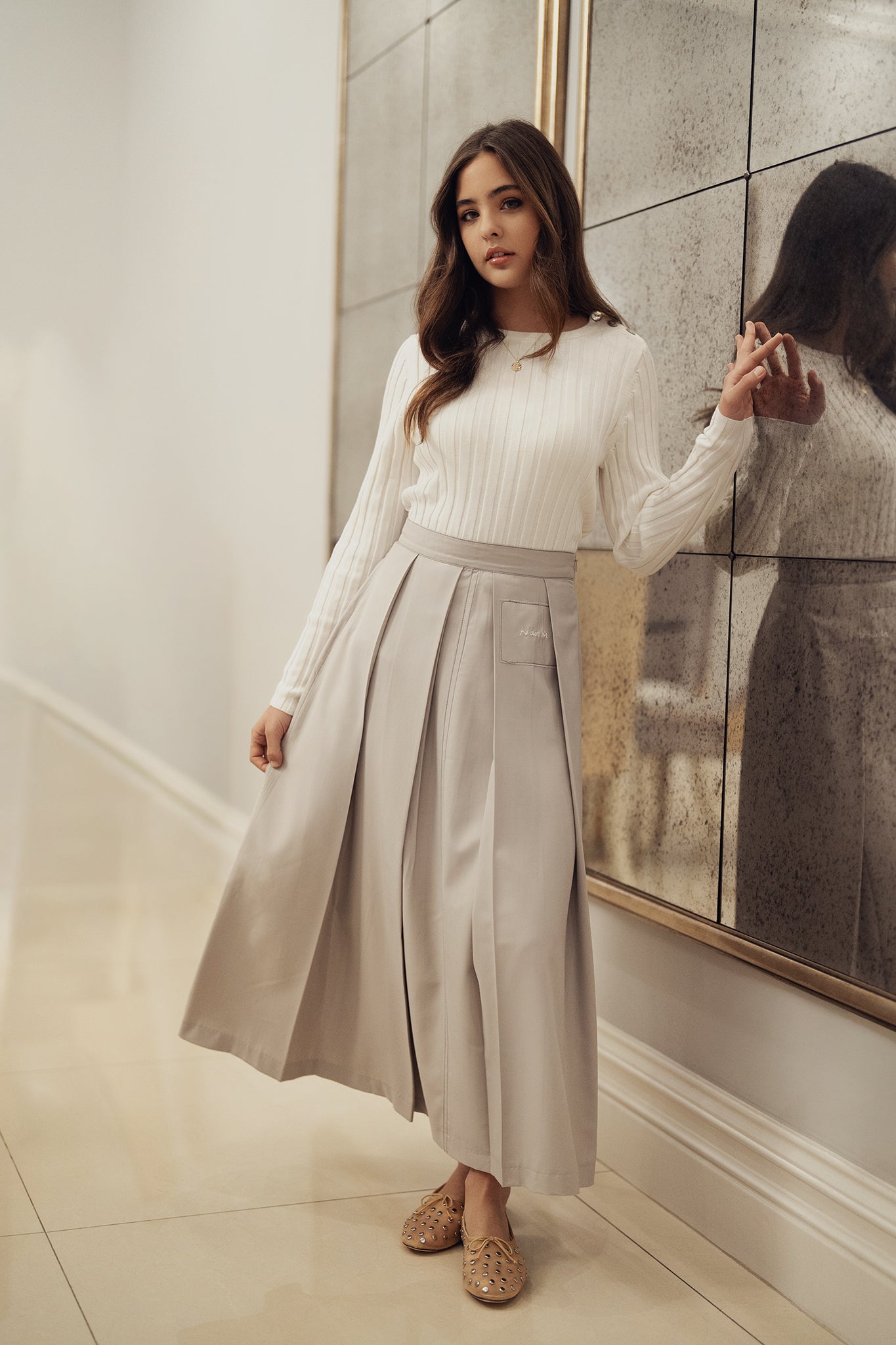 Ribbed Buttoned Crewneck - White